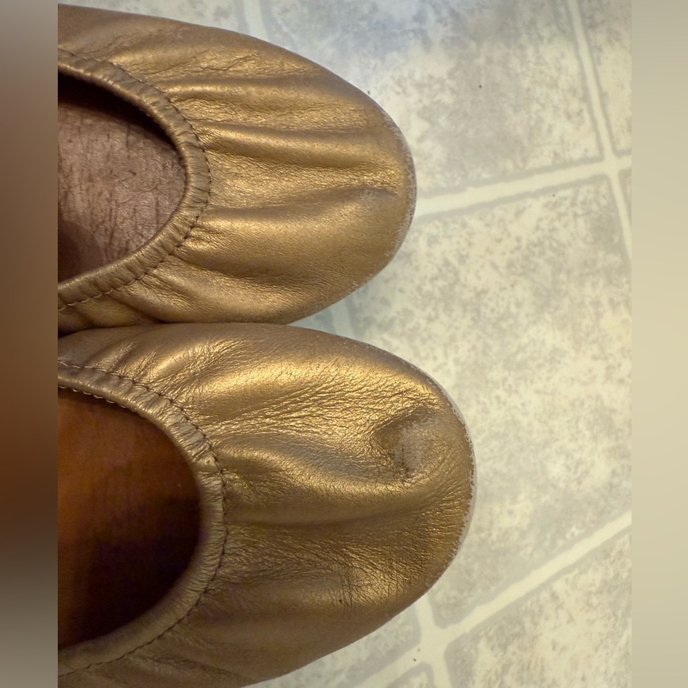 Tieks by Gavrieli Slip-on Flats in Metallic Gold Size 7 - Picture 5 of 6